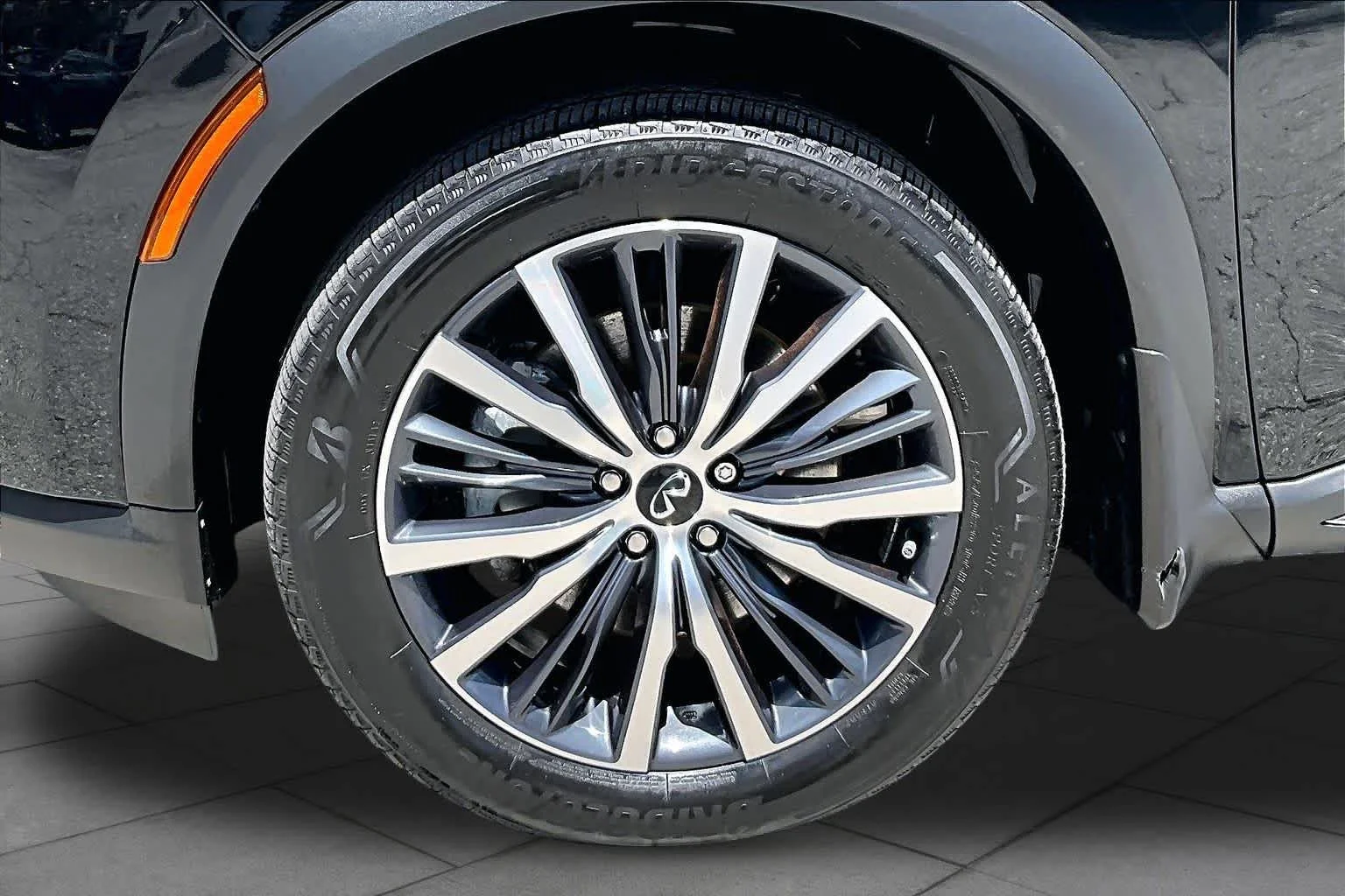 Used 2025 Mineral Black INFINITI AUTOGRAPH image 11
