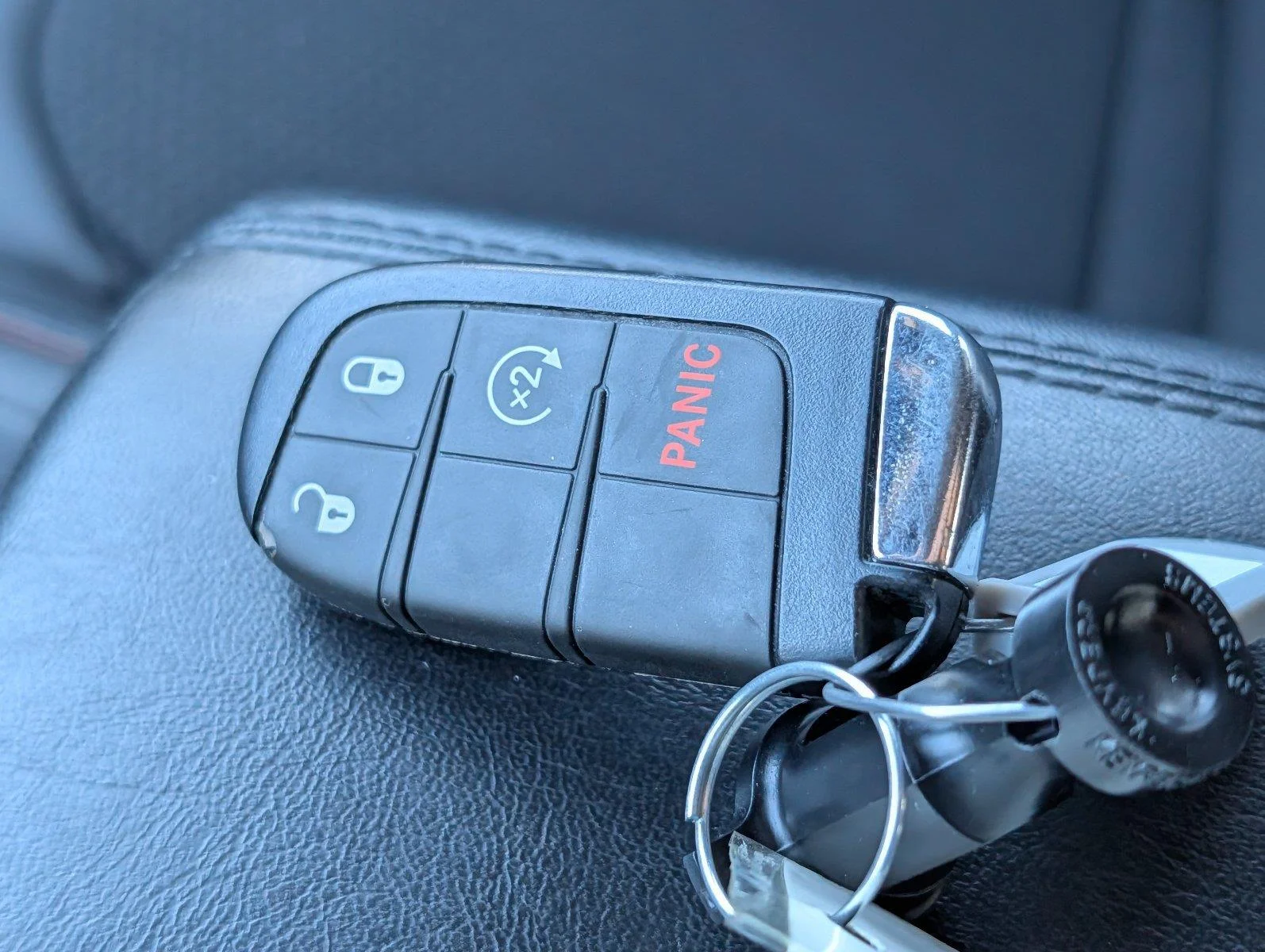 Used 2025 Silver Zynith Metallic Clearcoat Jeep Trailhawk image 20