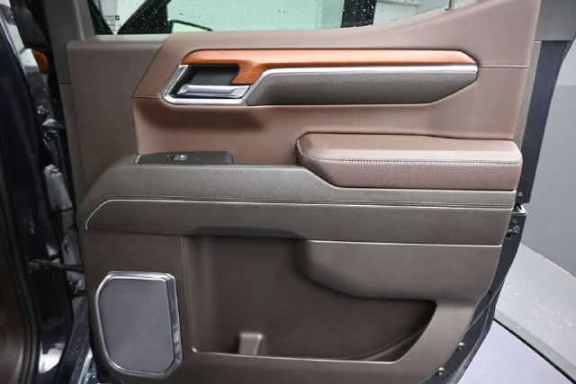 Used 2023 Silver GMC Denali image 22
