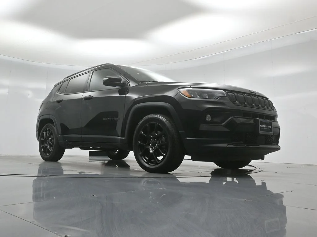 Used 2022 Black Jeep Altitude image 42