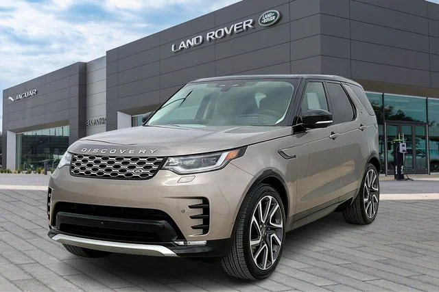 2025 Land Rover Discovery P360 Metropolitan Edition's photo