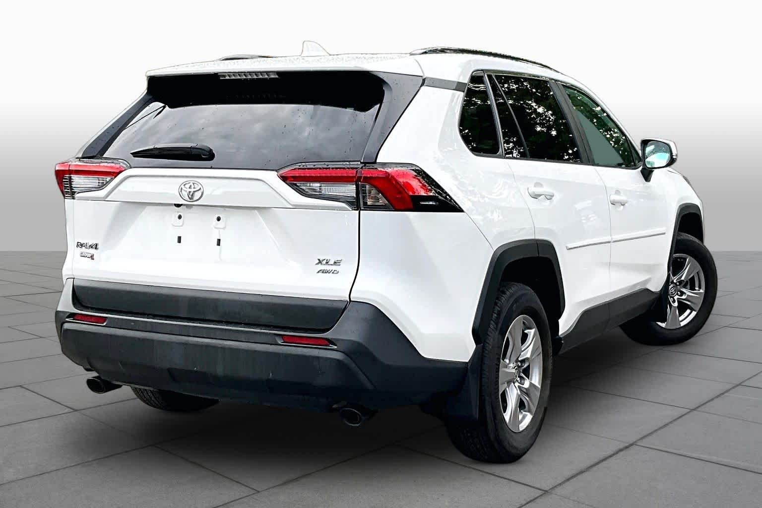 Used 2024 Ice Cap Toyota XLE image 13