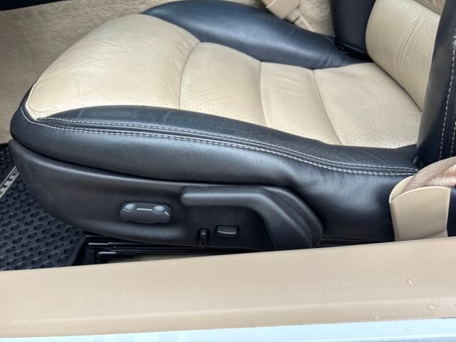 Used 2008 White Chevrolet Base image 13