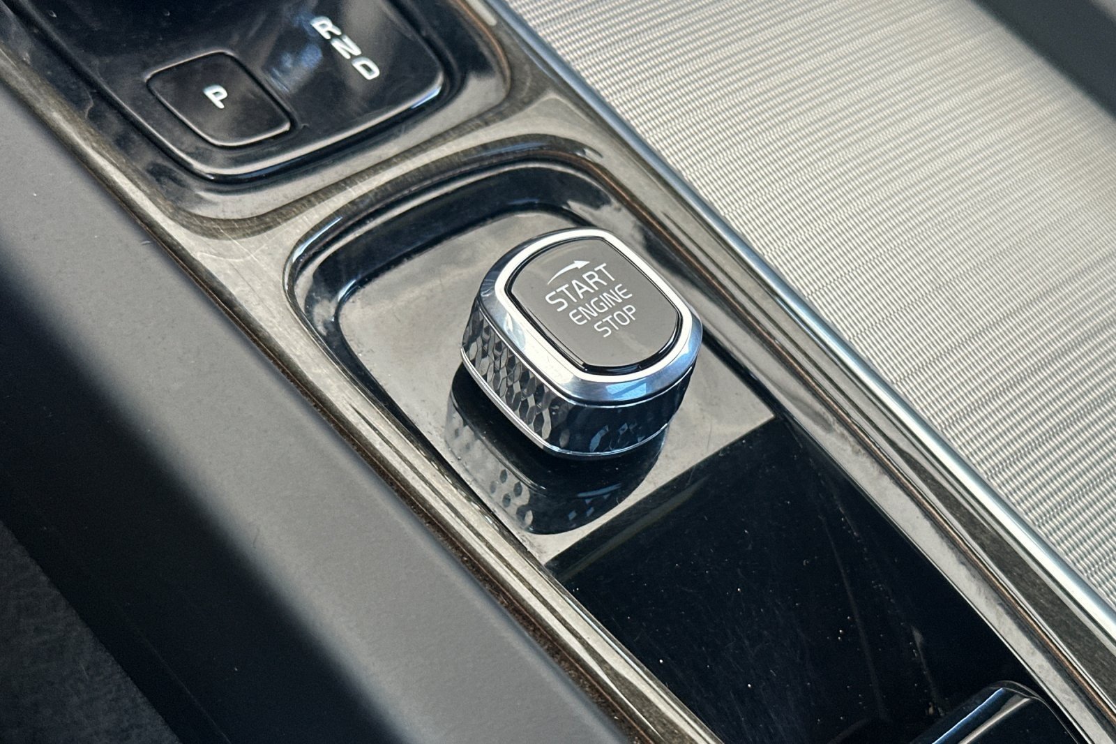 Used 2022 SILVER Volvo R-Design image 22
