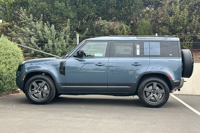 New 2026 Tasman Blue Land Rover S image 2