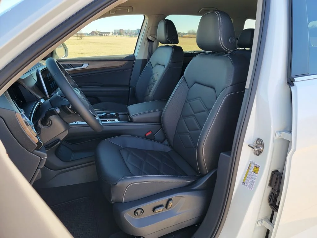 New 2026 White Volkswagen 2.0T SE w/Technology image 27