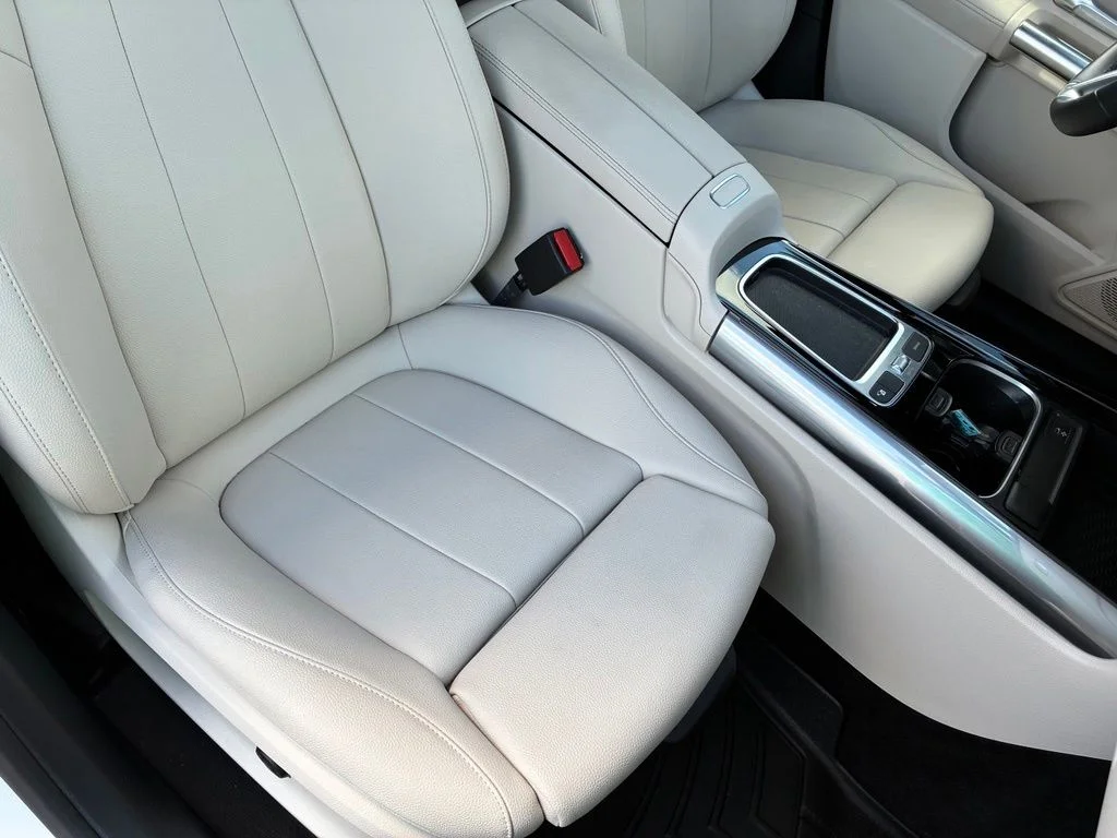 Used 2025 White Mercedes-Benz GLA 250 image 44