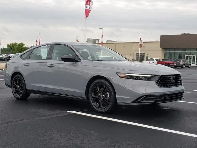 Used 2025 Gray Honda SE image 3