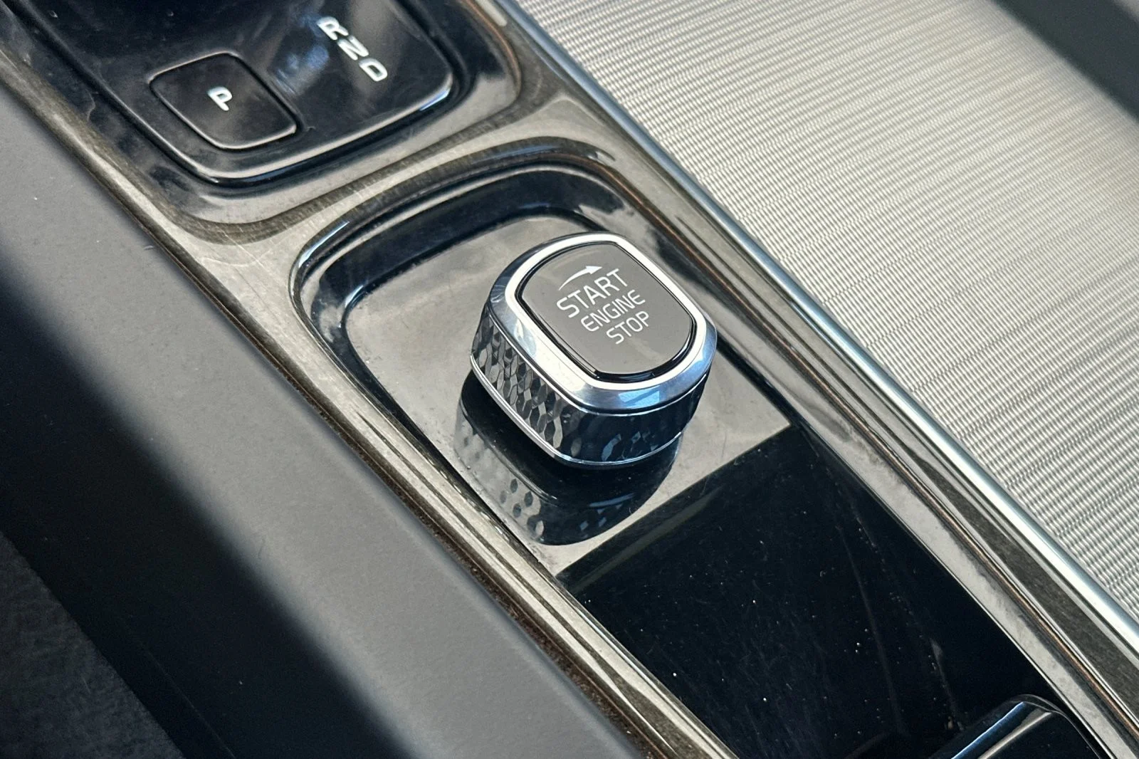 Used 2022 SILVER Volvo R-Design image 22