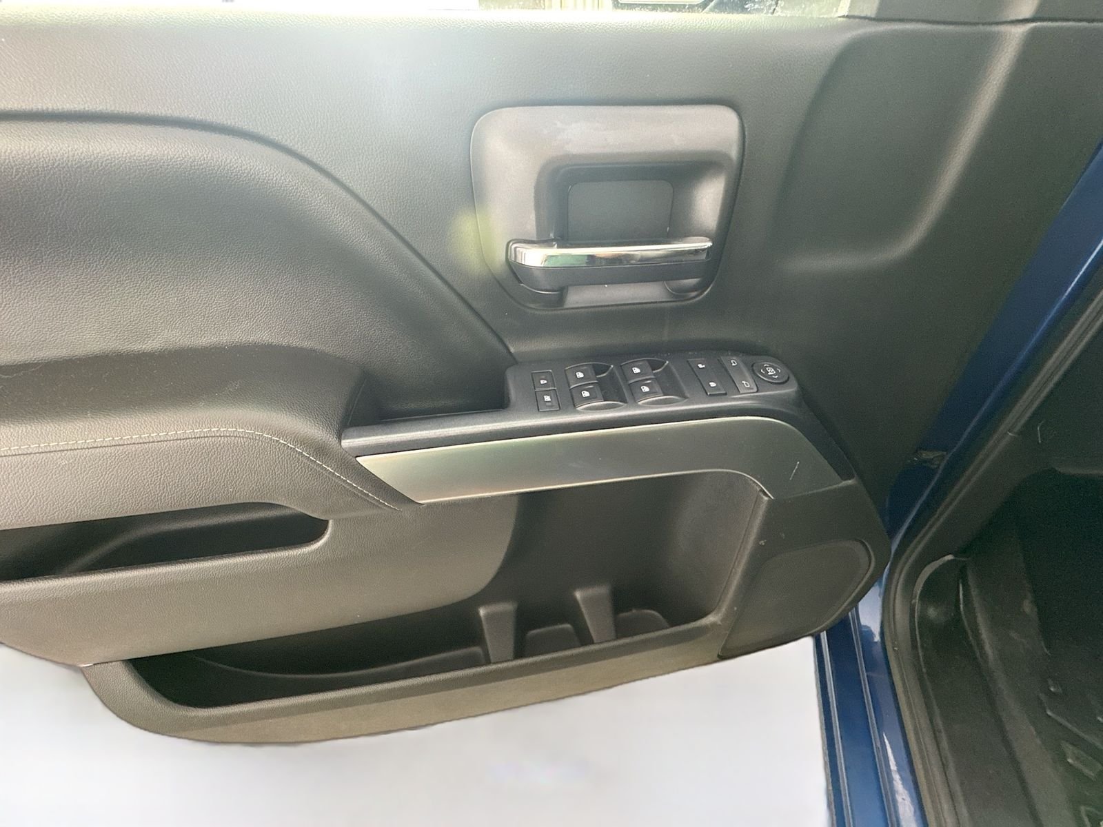 Used 2017 Blue Chevrolet LT image 9