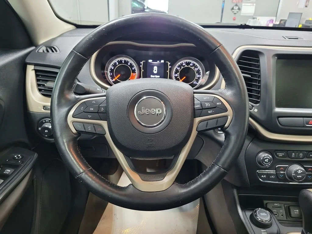 Used 2015 Red Jeep Latitude image 24