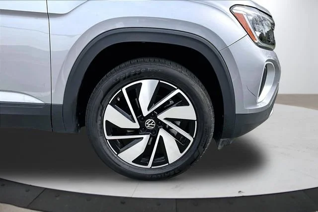 Certified Used 2024  Volkswagen 2.0T SE w/Technology image 38