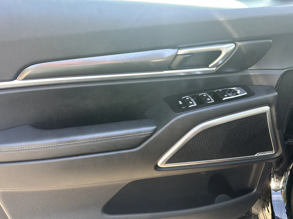 Used 2025 Black Kia S image 34