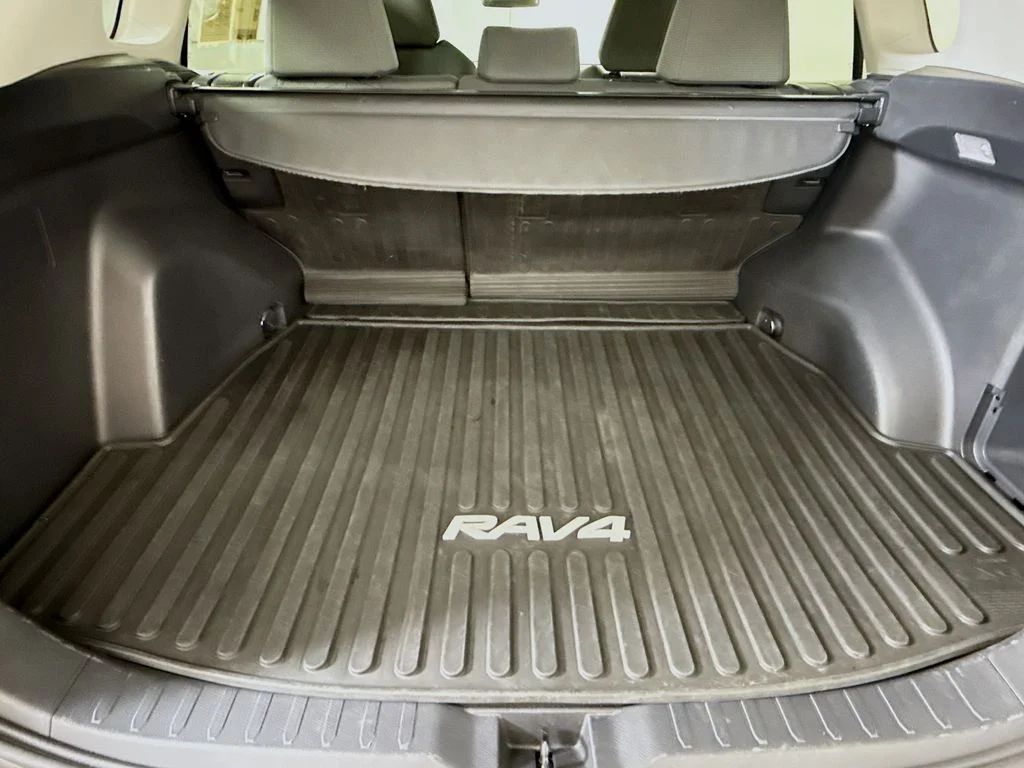 Used 2021 Magnetic Gray Metallic Toyota XLE image 27