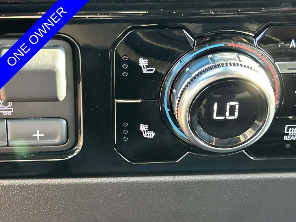 Used 2025 Onyx Black GMC SLT image 20