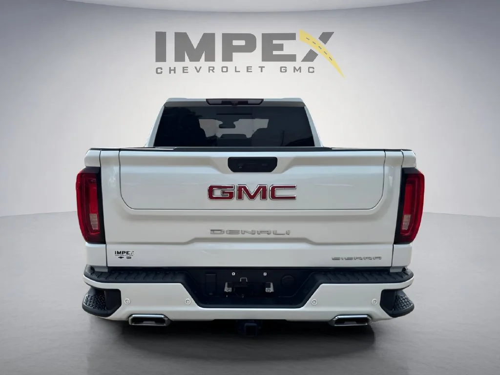 Used 2022 White Frost Tricoat GMC Denali image 4