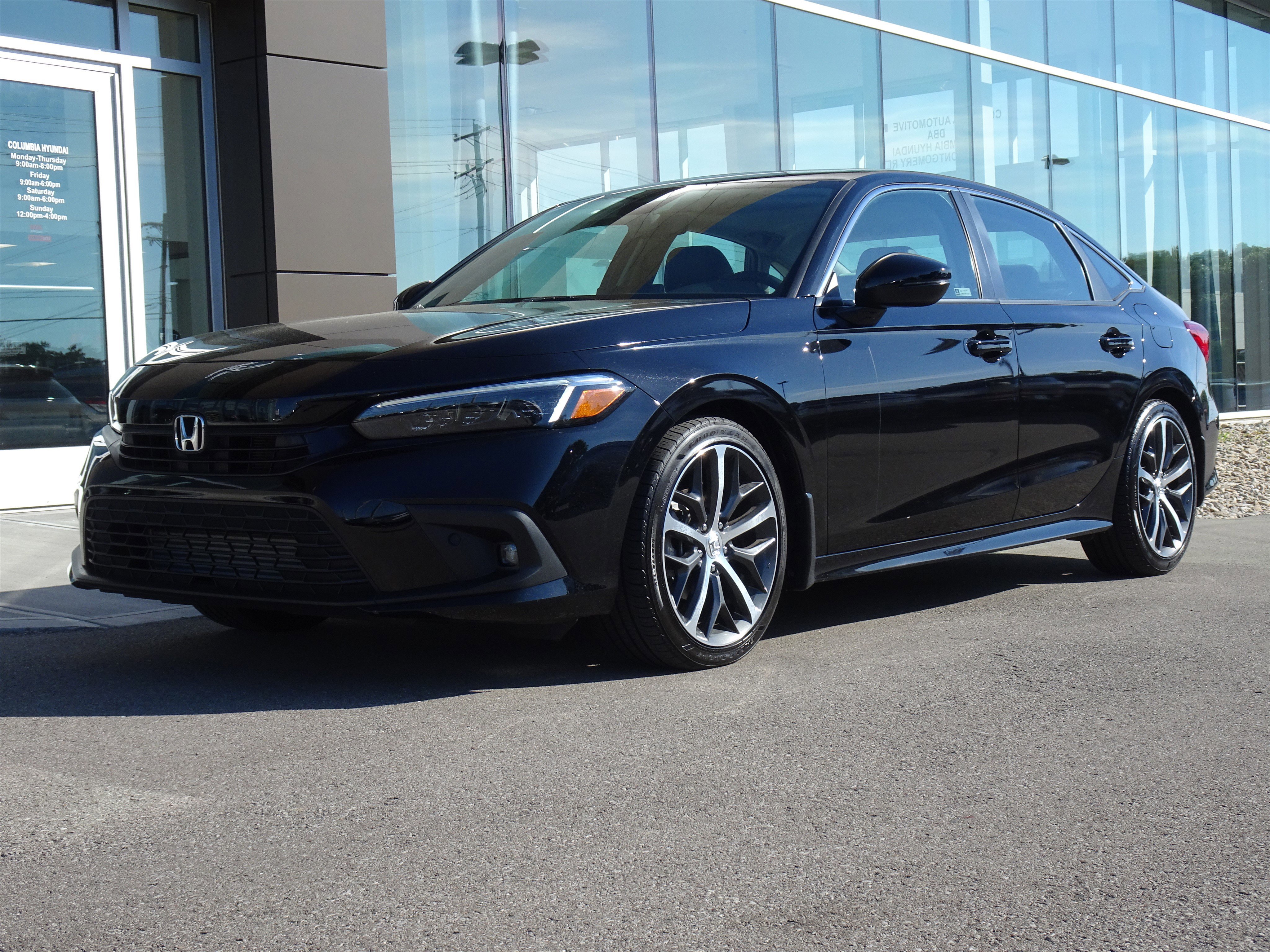 2024 Honda Civic Touring CVT's photo