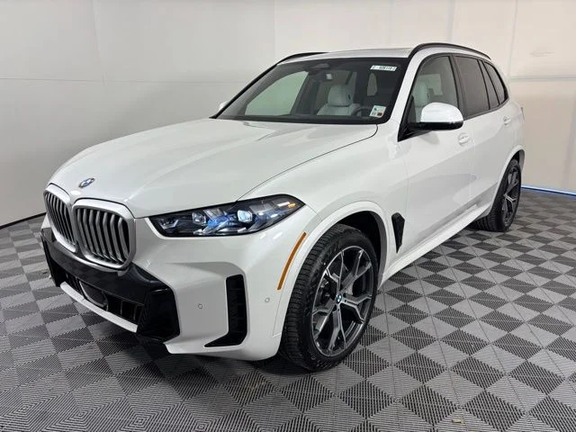 New 2026 Mineral White Metallic BMW xDrive40i image 3
