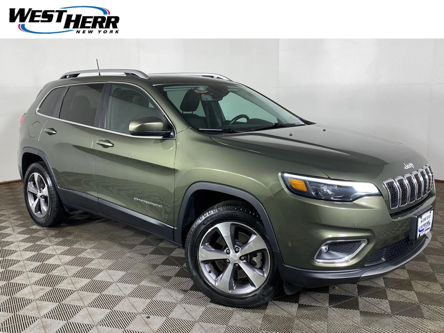 Used 2021 Olive Green Pearlcoat Jeep Limited image 1