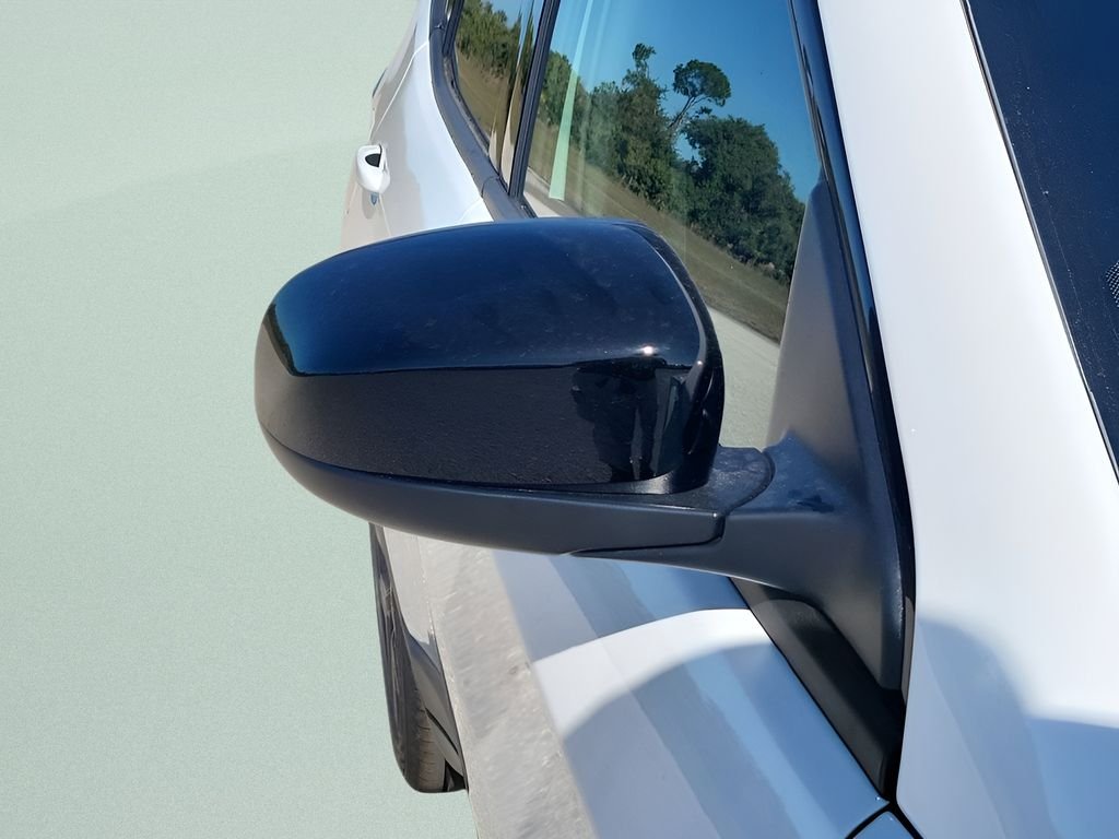 New 2026 Bright White Clear-Coat Exterior Paint Jeep Latitude image 21