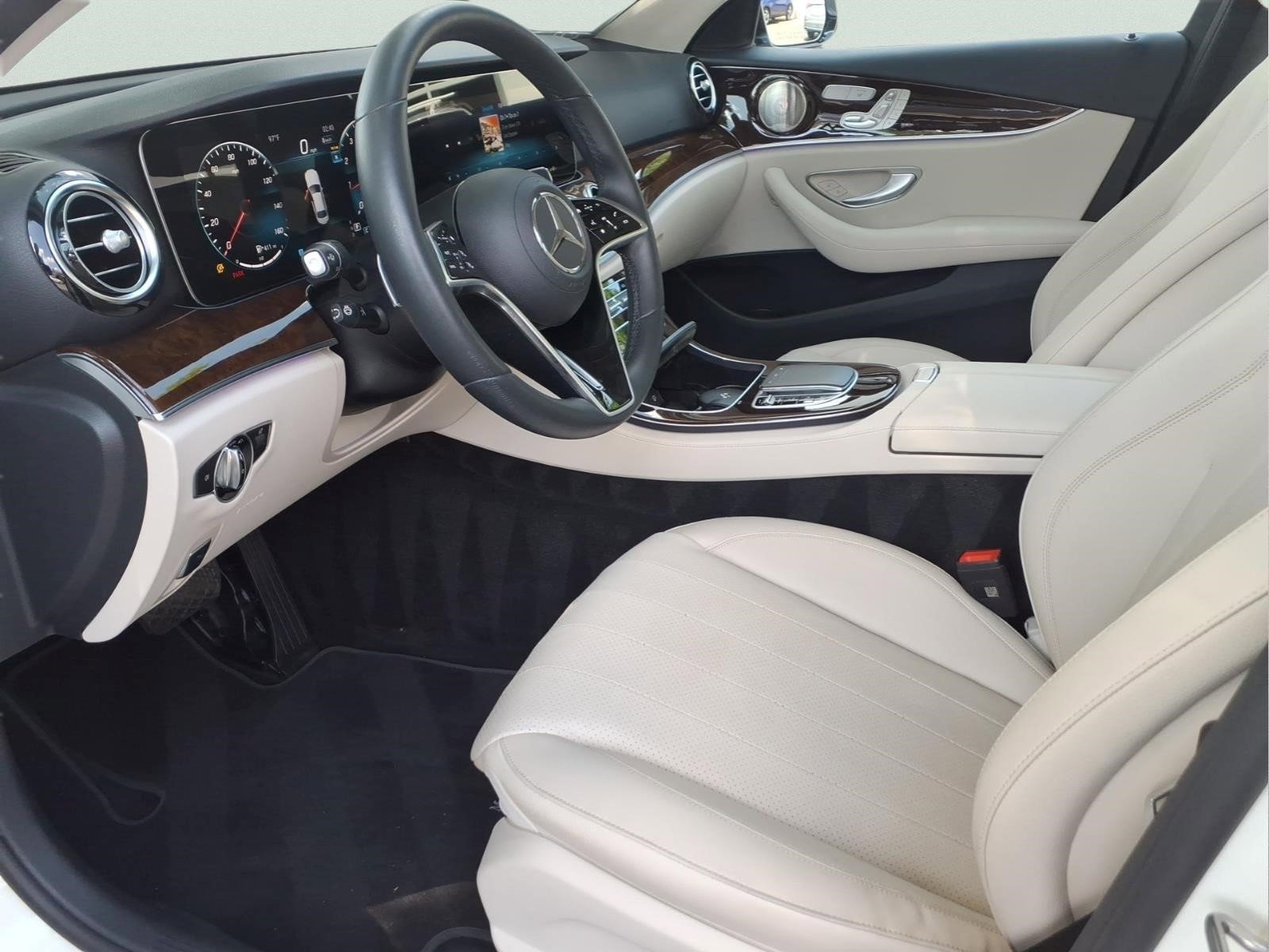 Certified Used 2023 MANUFAKTUR Diamond White Mercedes-Benz E 350 4MATIC® Sedan image 10