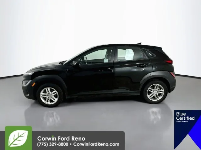 Used 2022 Ultra Black Hyundai SE image 5