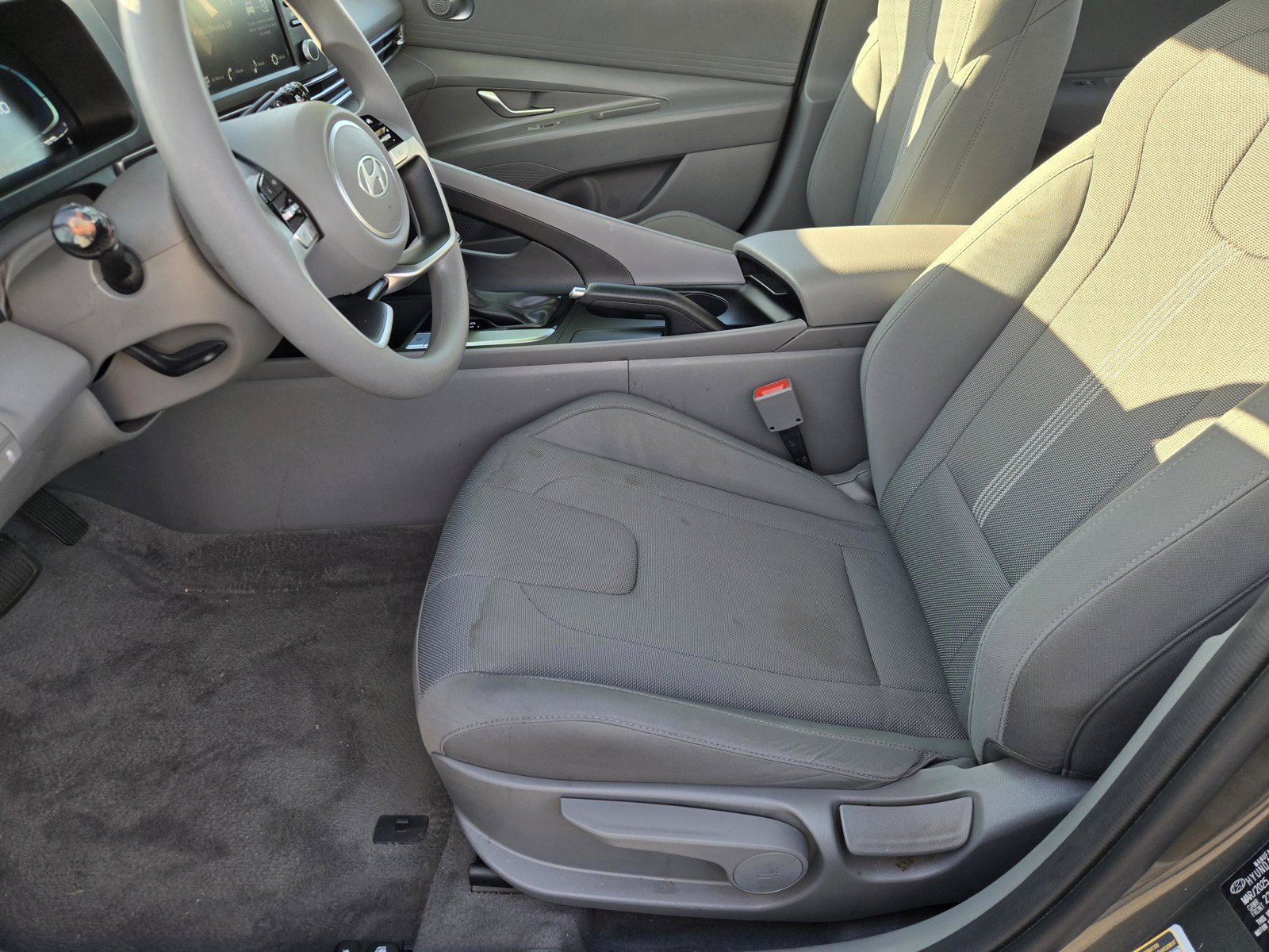 Used 2025 Amazon Gray Hyundai SE image 25