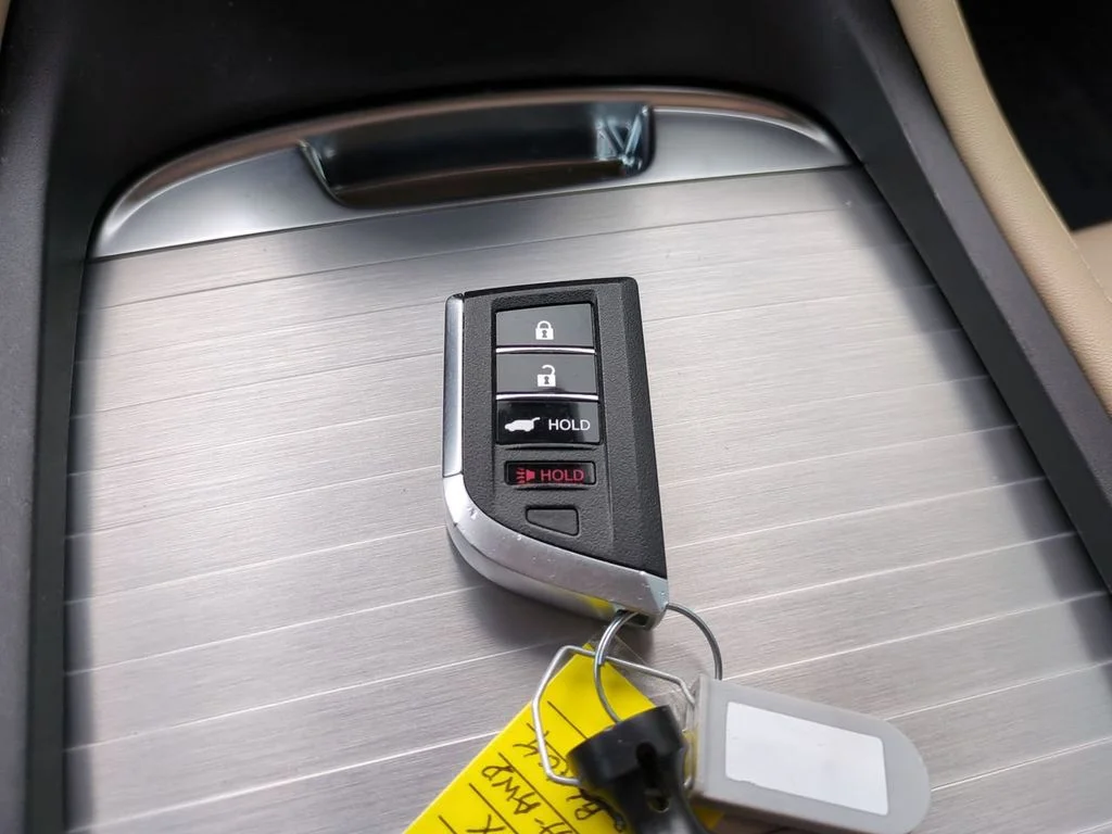 Used 2024  Acura Base image 28
