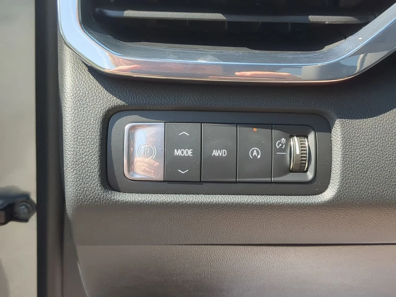 New 2026 Sterling Metallic GMC Elevation image 18