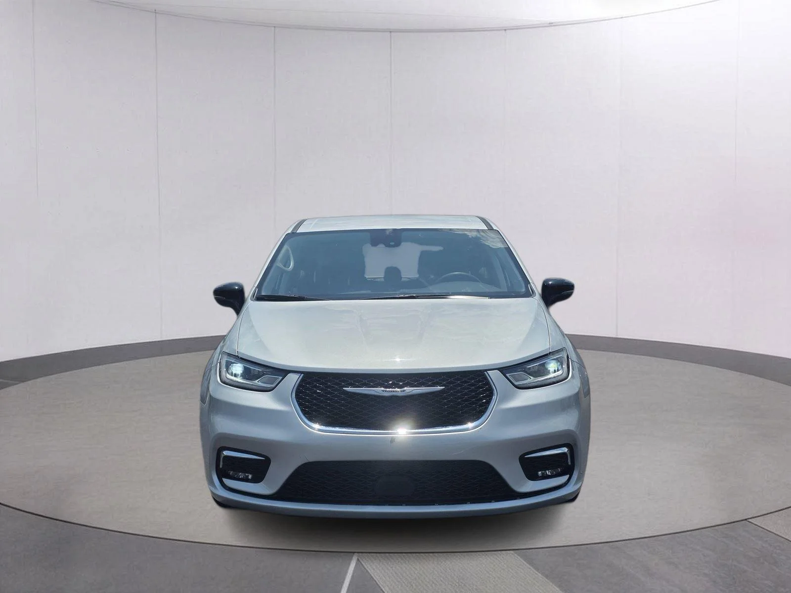 Used 2024 Silver Mist Clearcoat Chrysler Touring L image 2