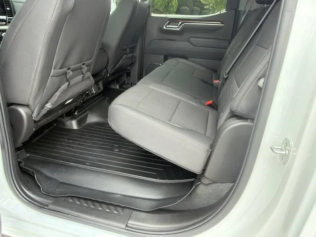 Used 2025 Summit White GMC SLE image 20