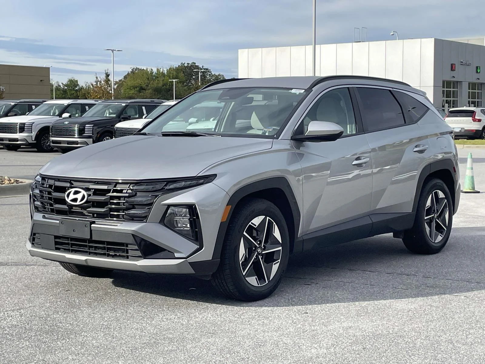 Used 2025 Shimmering Silver Hyundai SEL image 23