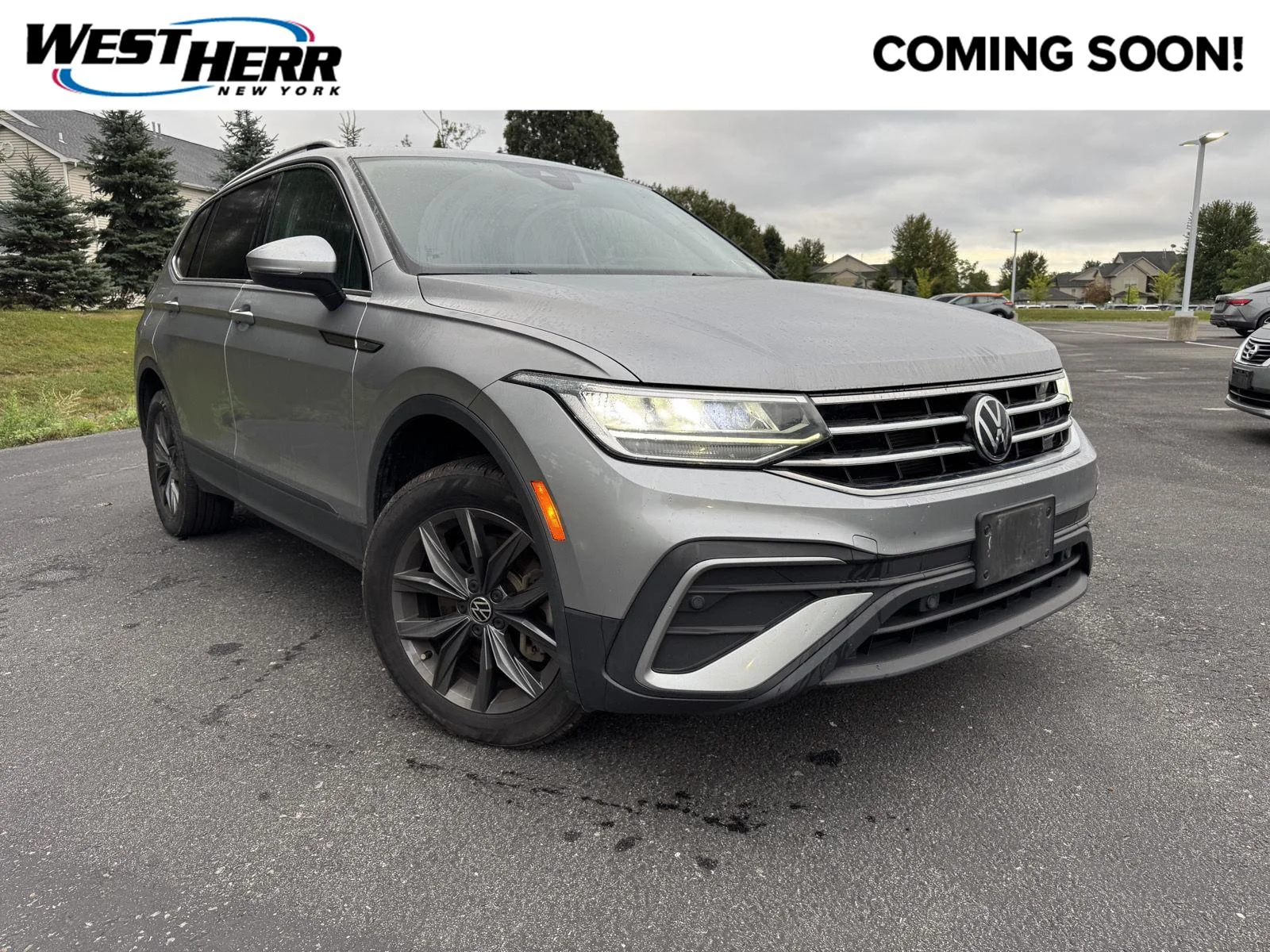 Used 2023 Pyrite Silver Metallic Volkswagen SE image 1