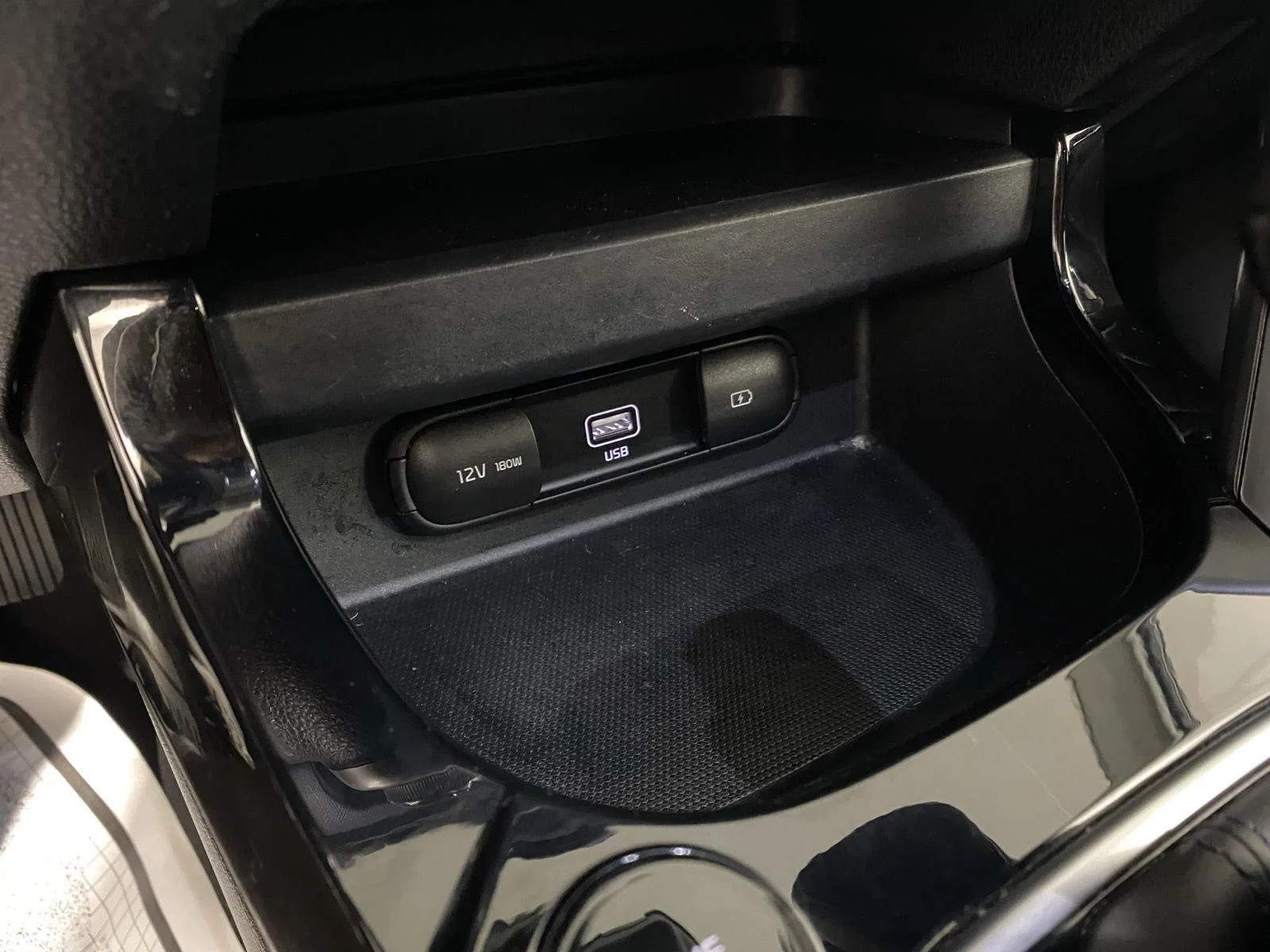 Used 2022 Clear White/Black Roof Kia S image 13