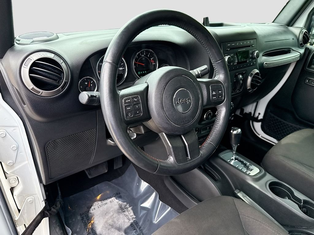 Used 2017 Bright White Clearcoat Jeep Sport image 9
