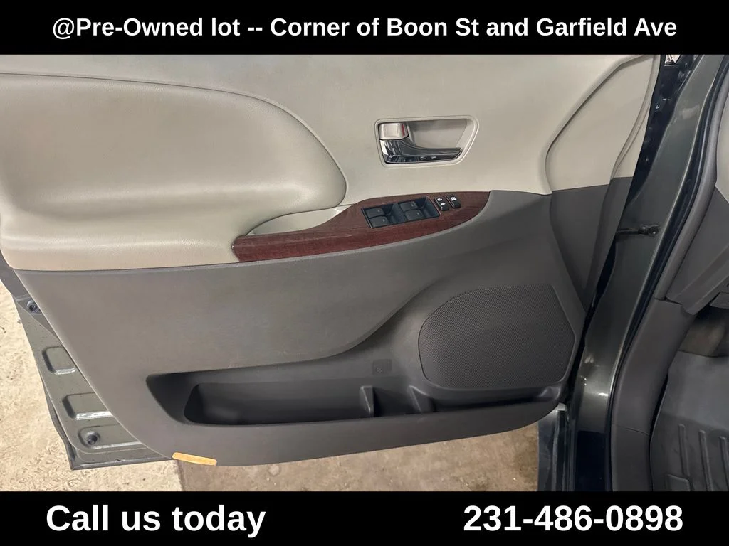 Used 2013 Green Toyota XLE image 15