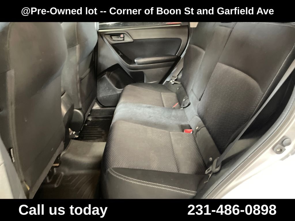 Used 2016 Silver Subaru 2.5i Premium image 27