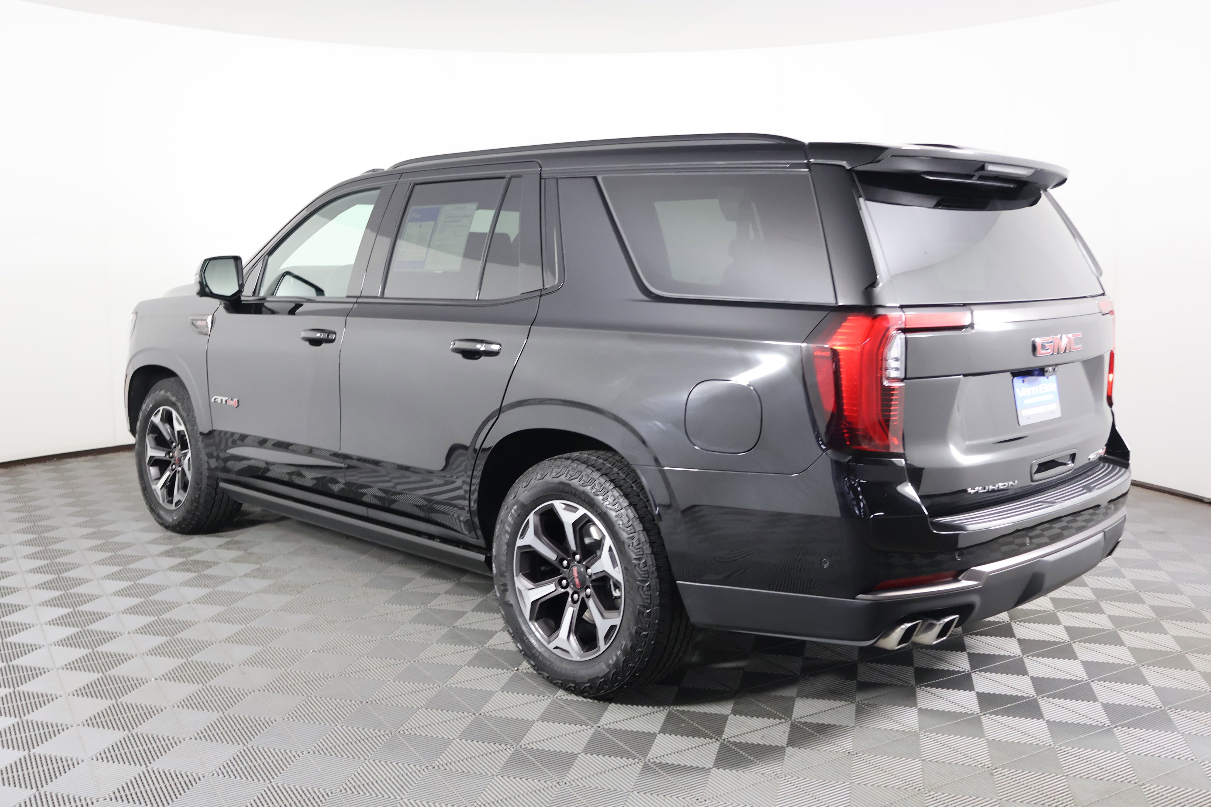 2025 GMC Yukon AT4 Ultimate - Photo 8