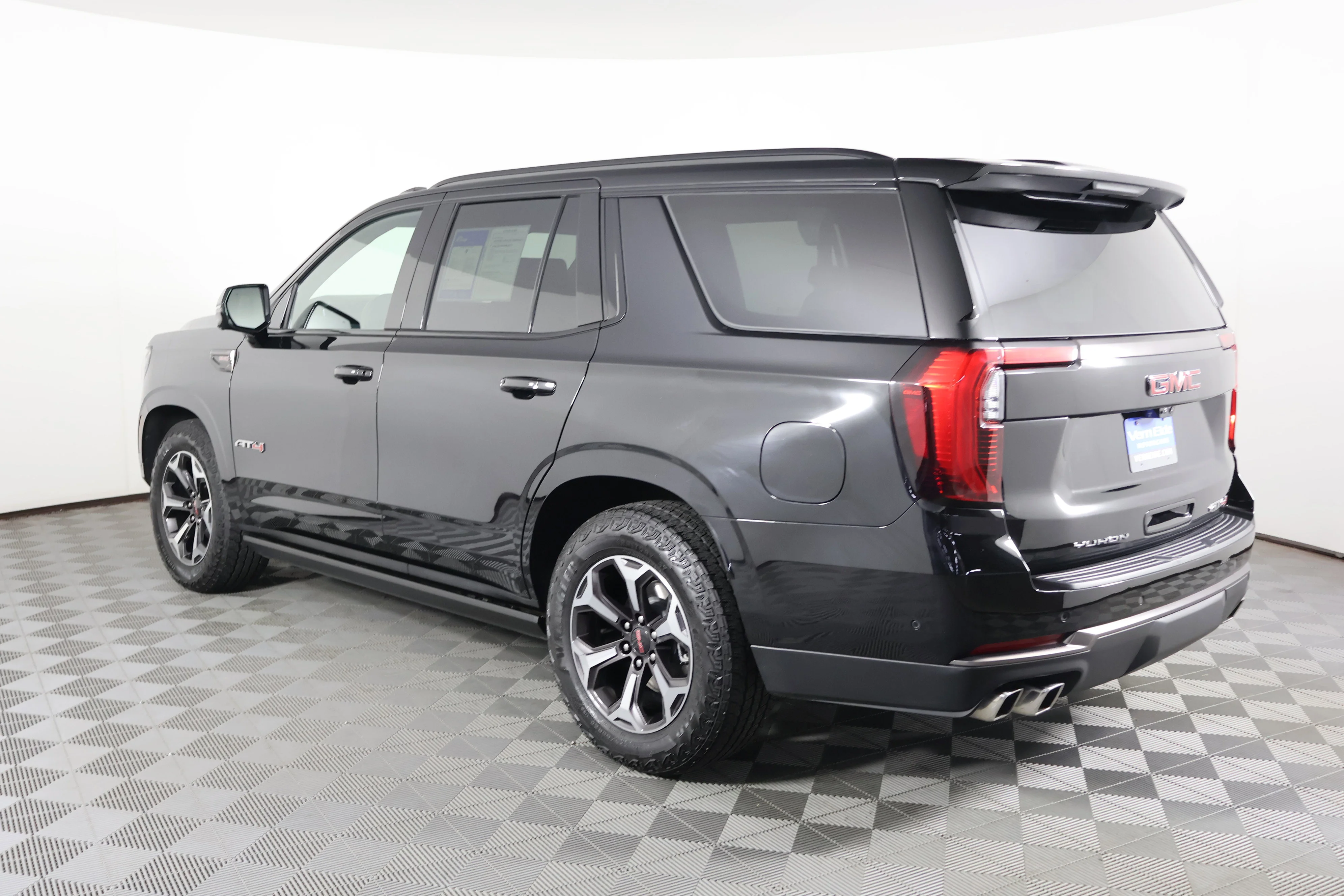 2025 GMC Yukon AT4 Ultimate - Photo 8