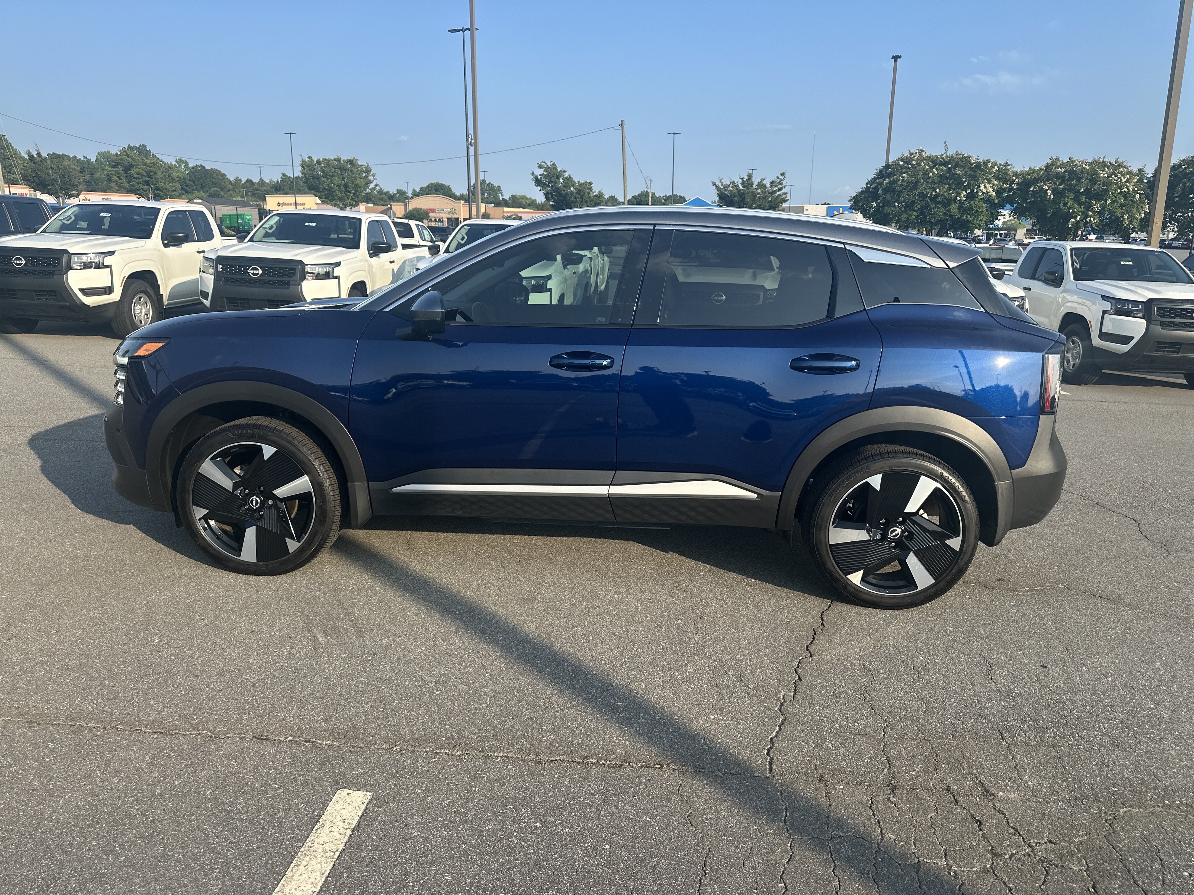Certified Used 2025 Deep Blue Pearl/Gun Metallic Nissan SR image 9