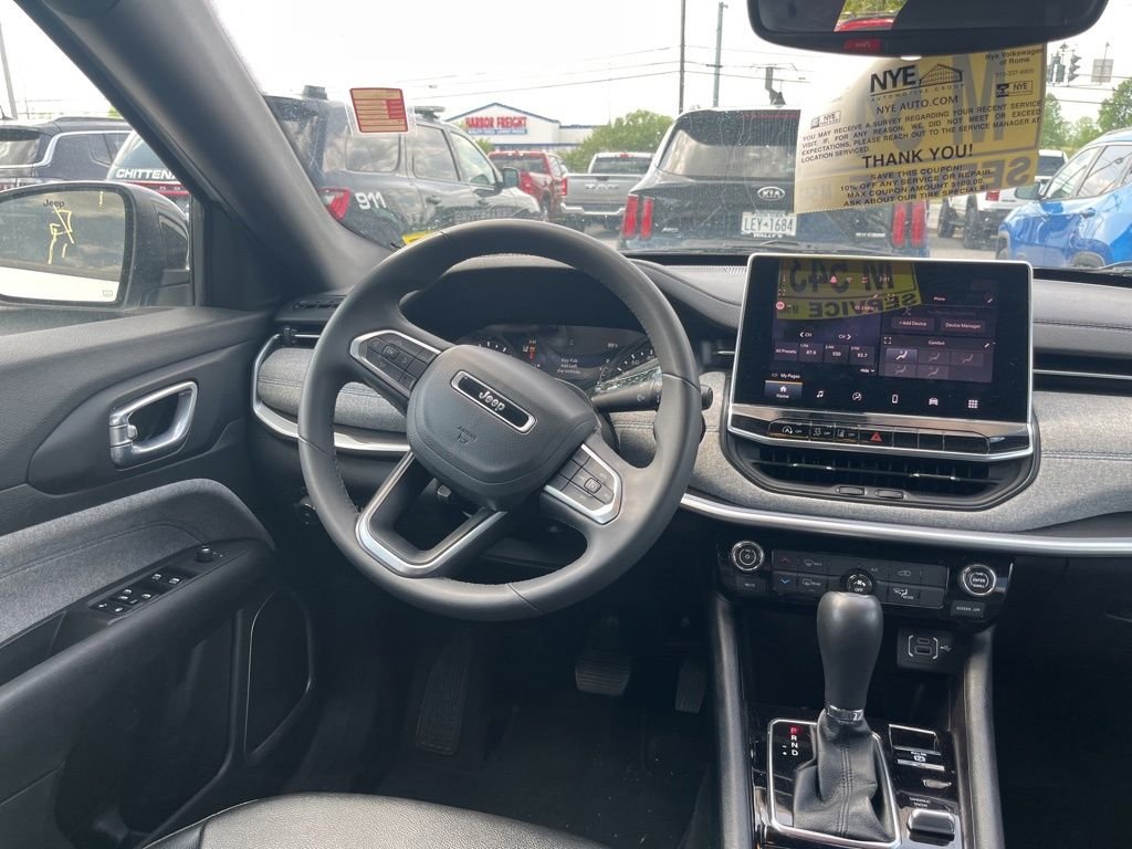 Used 2024 White Jeep Latitude image 11