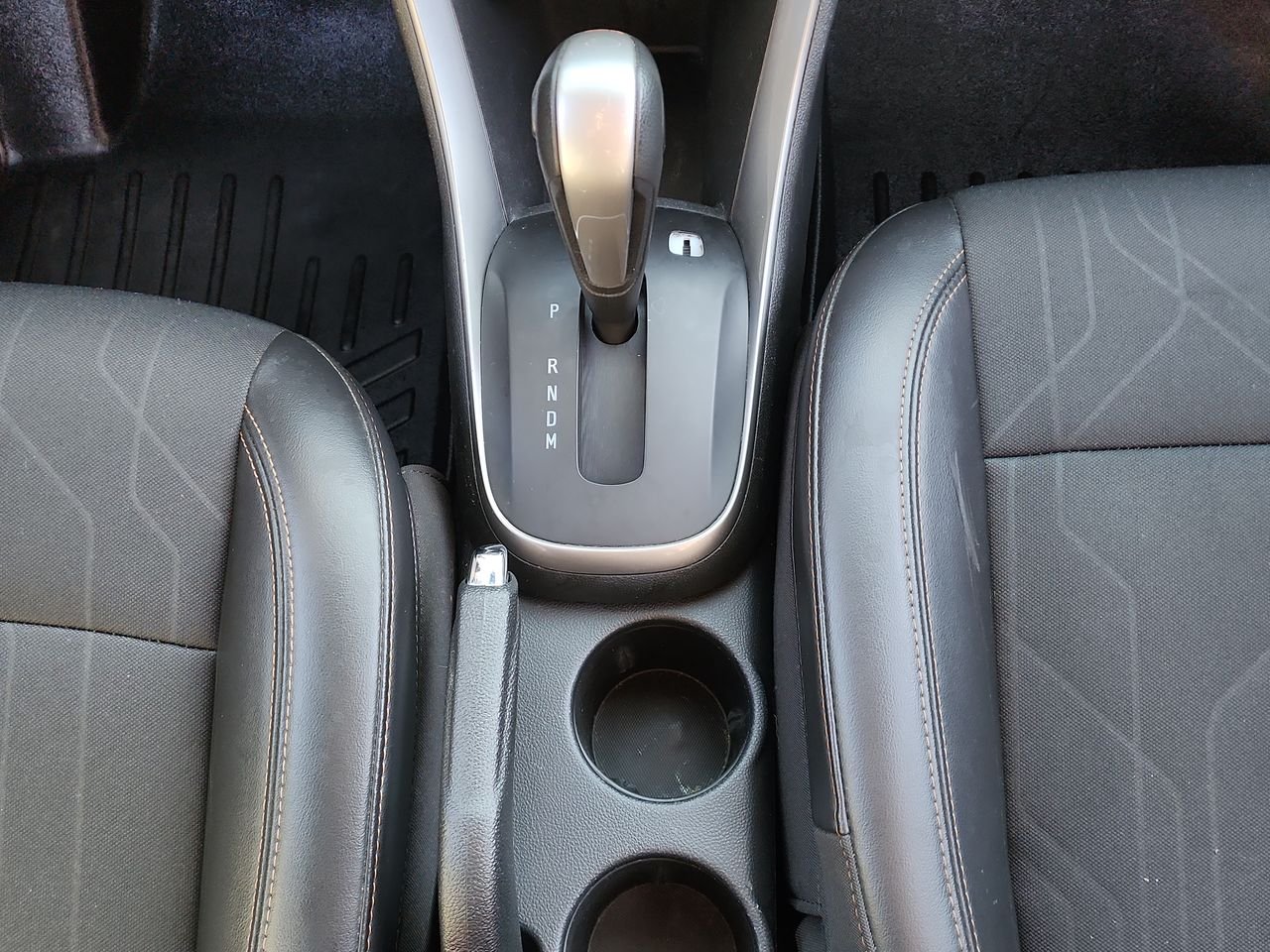 Used 2018 SUMMIT WHITE Chevrolet LT image 18