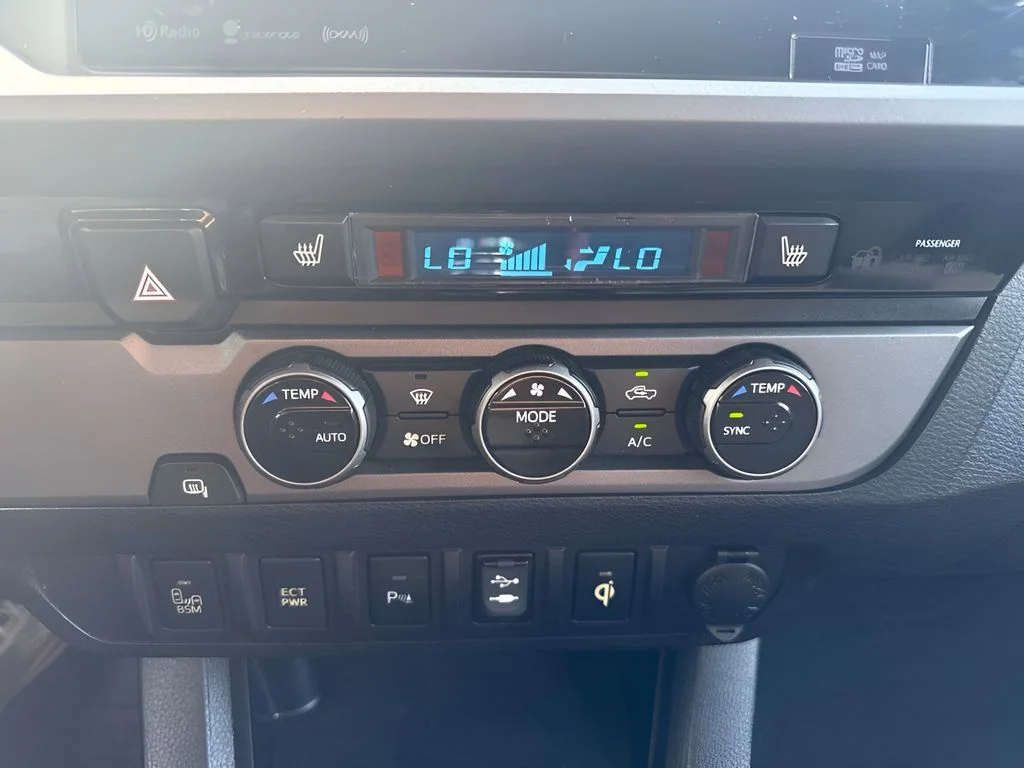 Used 2016  Toyota SR5 image 10