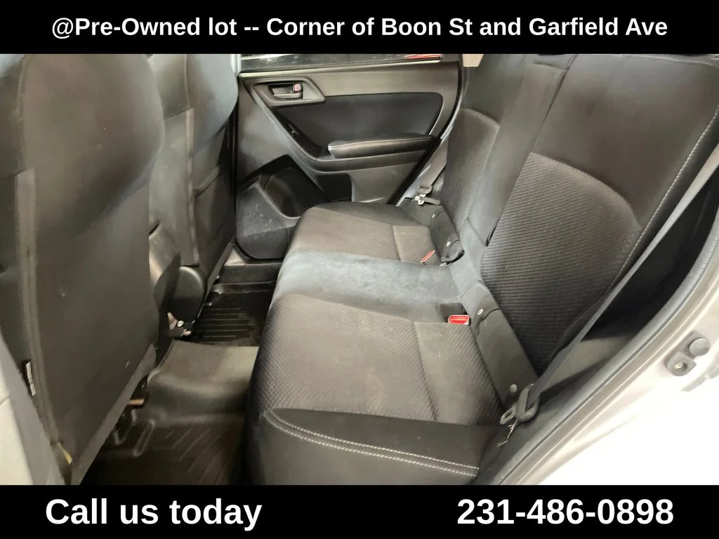 Used 2016 Silver Subaru 2.5i Premium image 27