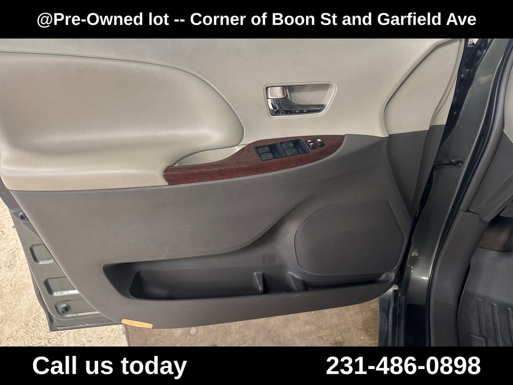 Used 2013 Green Toyota XLE image 15