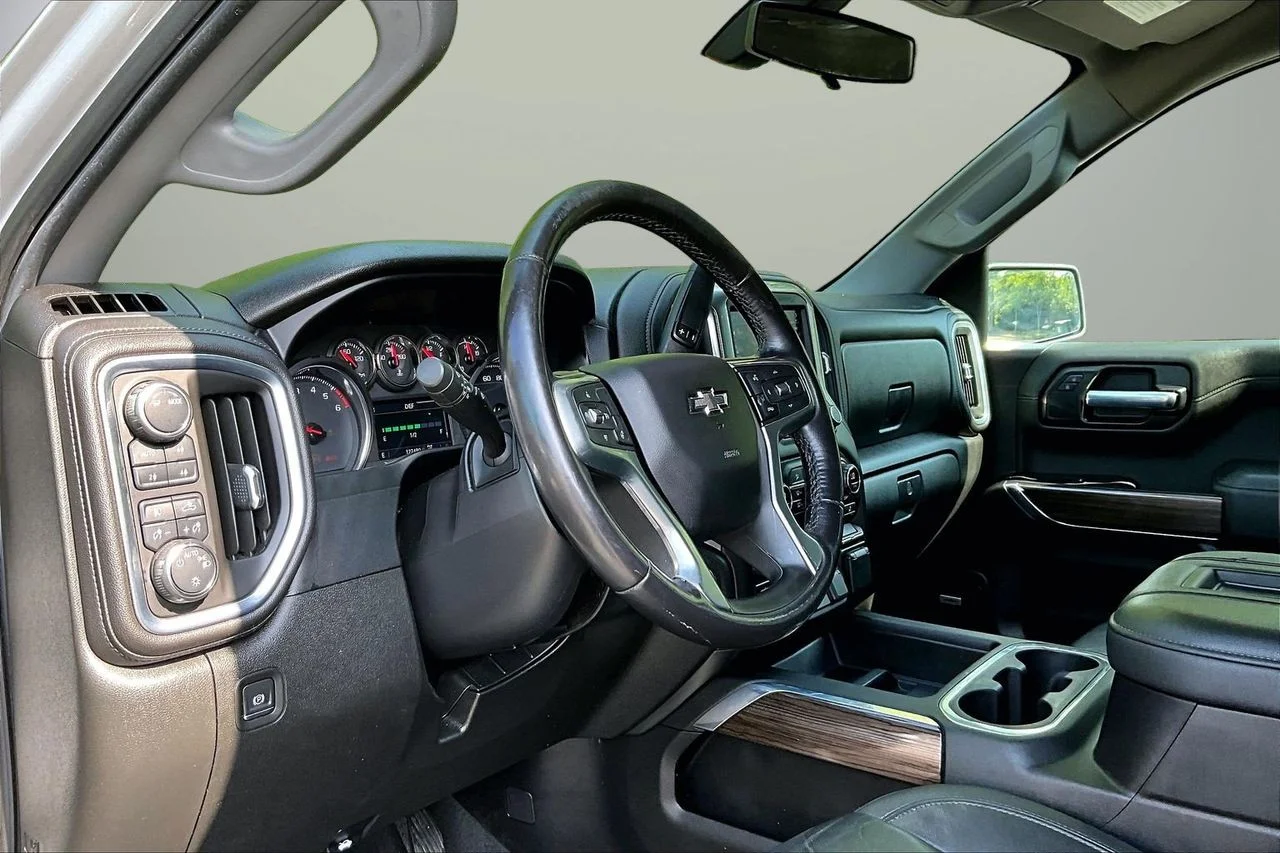 Used 2021 Silver Chevrolet RST image 18