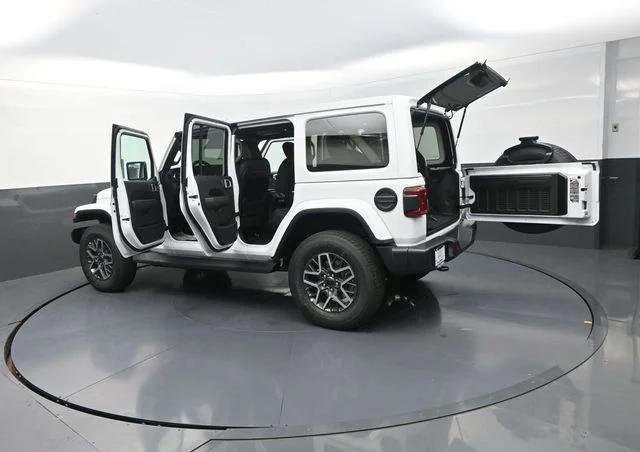 New 2026 Bright White Clear-Coat Exterior Paint Jeep Sahara image 24