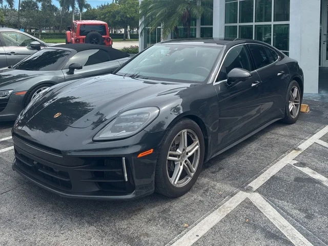 2025 Porsche Panamera 4