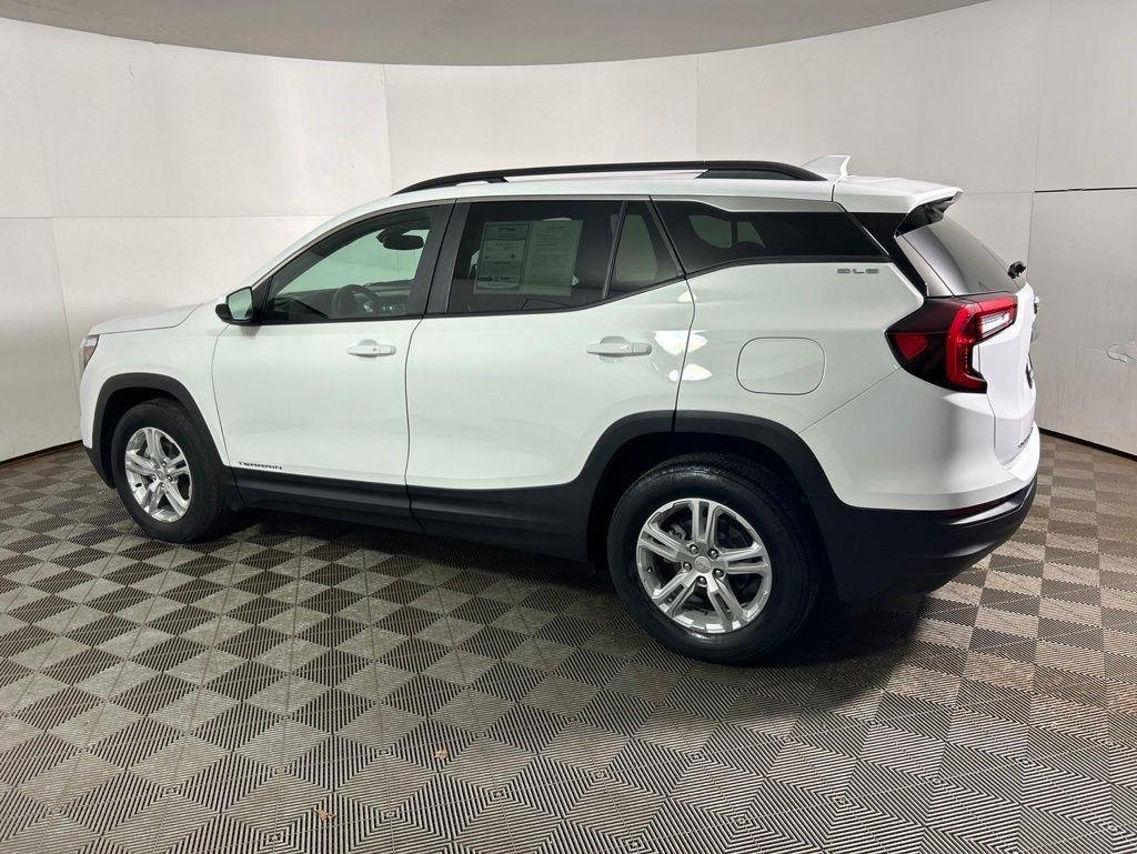 Used 2023 Summit White GMC SLE image 10