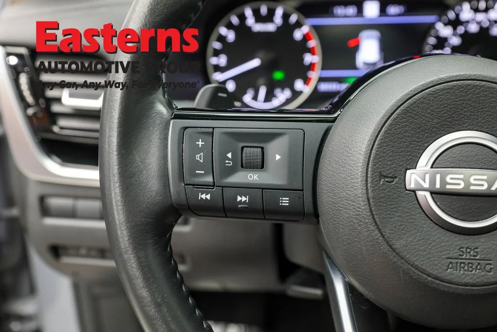 Used 2023 Gray Nissan SL image 14